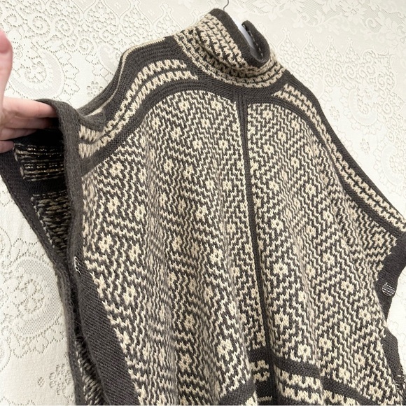 Lauren Ralph Lauren Aztec Southwest Wool Knit Pullover Poncho Sweater - Picture 3 of 9